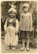 Odette Ferreira e irmão mascarados